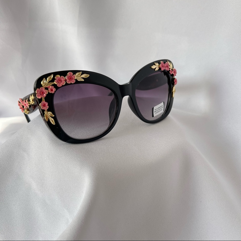 NWT Oversized vintage retro Cat eye sunglasses floral frame